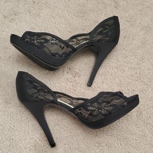 Coach And Four Heels Size 7 1/2